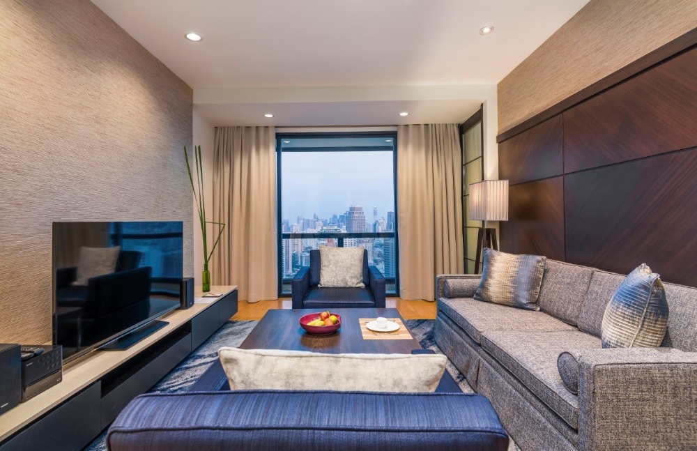 ให้เช่าคอนโดสุขุมวิท อโศก ทองหล่อ : 🌟 Experience Luxury Living at Emporium Suites by Chatrium, Bangkok 🌆 Located steps from BTS Phrom Phong, enjoy the perfect blend of comfort and convenience in the heart of Bangkok.