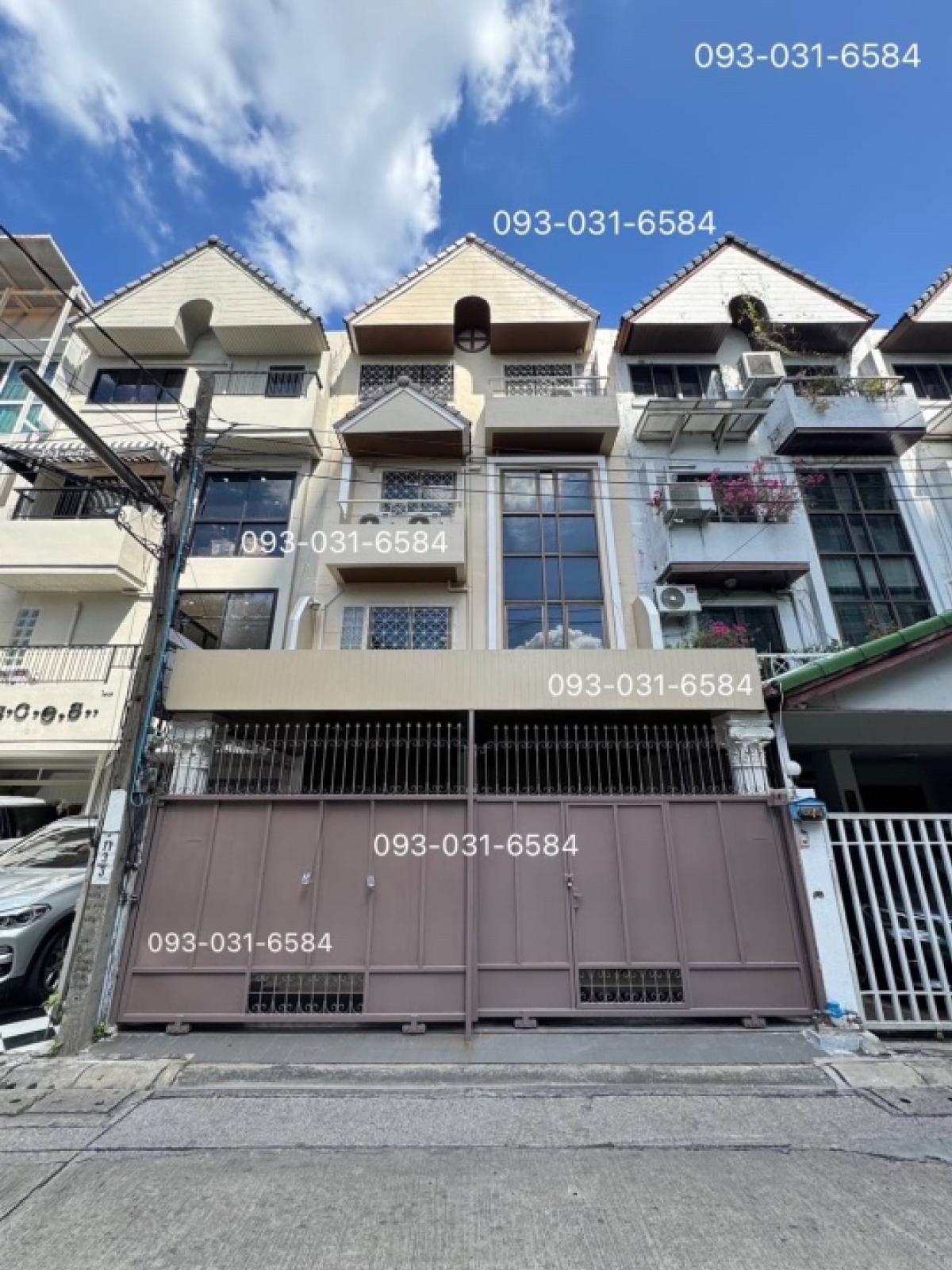 ให้เช่าทาวน์เฮ้าส์/ทาวน์โฮมสุขุมวิท อโศก ทองหล่อ : For Rent Townhome Soi Thonglor, Sukhumvit 55, Bangkok. 2 Parking lots, Accepted Company Registration is OK.