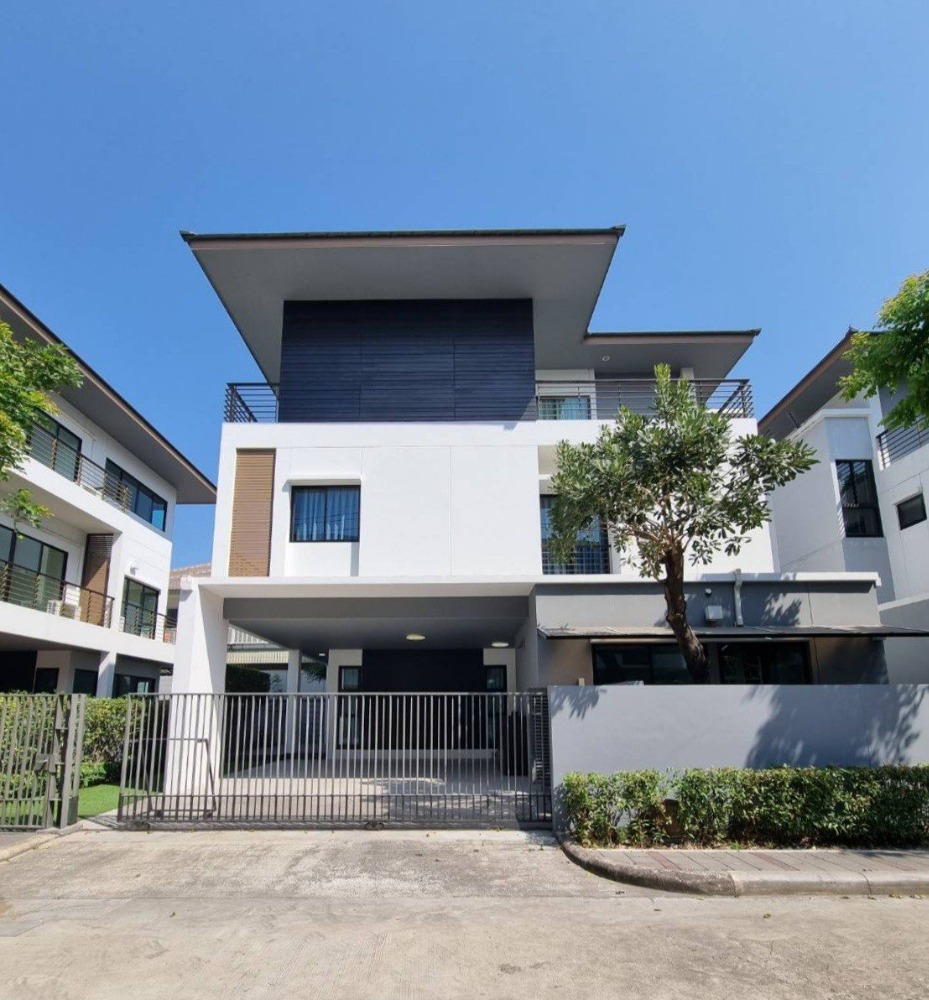 For RentHouseLadkrabang, Suwannaphum Airport : 3-storey house for rent at Baan Lumpini Suan Luang Rama 9, 3 bedrooms, maid's room, fully furnished, ready to move in January 2025