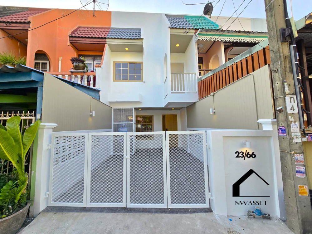 For SaleTownhouseOnnut, Udomsuk : For sale: 2-storey townhouse, completely renovated, Sukhumvit 93, only 10 minutes from BTS Bang Chak.