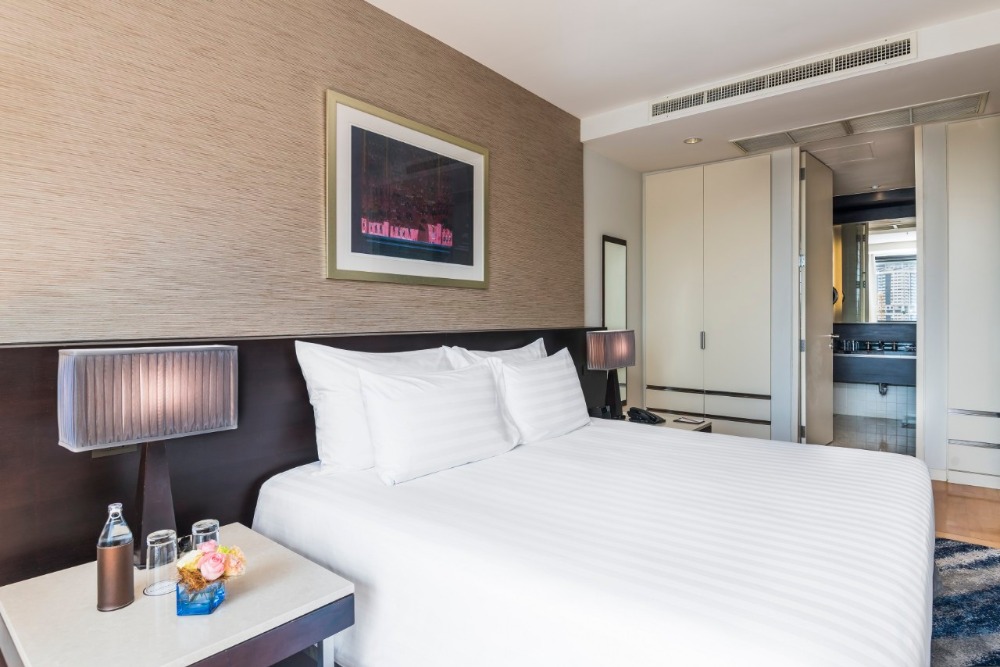 ให้เช่าคอนโดสุขุมวิท อโศก ทองหล่อ : 🌟 Discover Ultimate Comfort at Emporium Suites by Chatrium, Bangkok 🌆 Your gateway to premium city living in the vibrant heart of Bangkok, just steps away from BTS Phrom Phong.