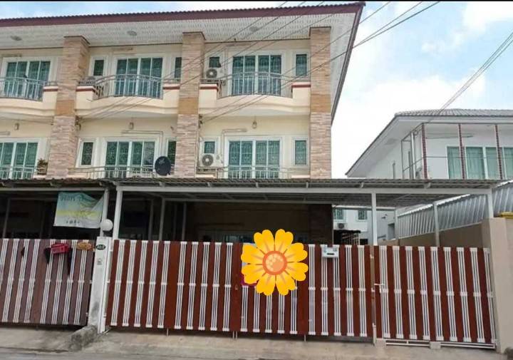 For RentTownhouseLadprao101, Happy Land, The Mall Bang Kapi : For rent, 3-storey townhouse, Lat Phrao 101, 4 bedrooms, 3 bathrooms, area 35 sq.w., usable area 172 sq.m., can park 3 cars, the back corner has a lot of space, rent price 35,000 baht, including common area #Accept pets #Accept company registration #Accep