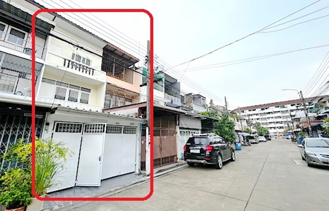 For RentTownhouseYothinpattana,CDC : Lat Phrao107-111 Newly renovated Lotus Bangkapi 1.2km. 3-storey MRT Bangkapi 800m. Rattana Bundit