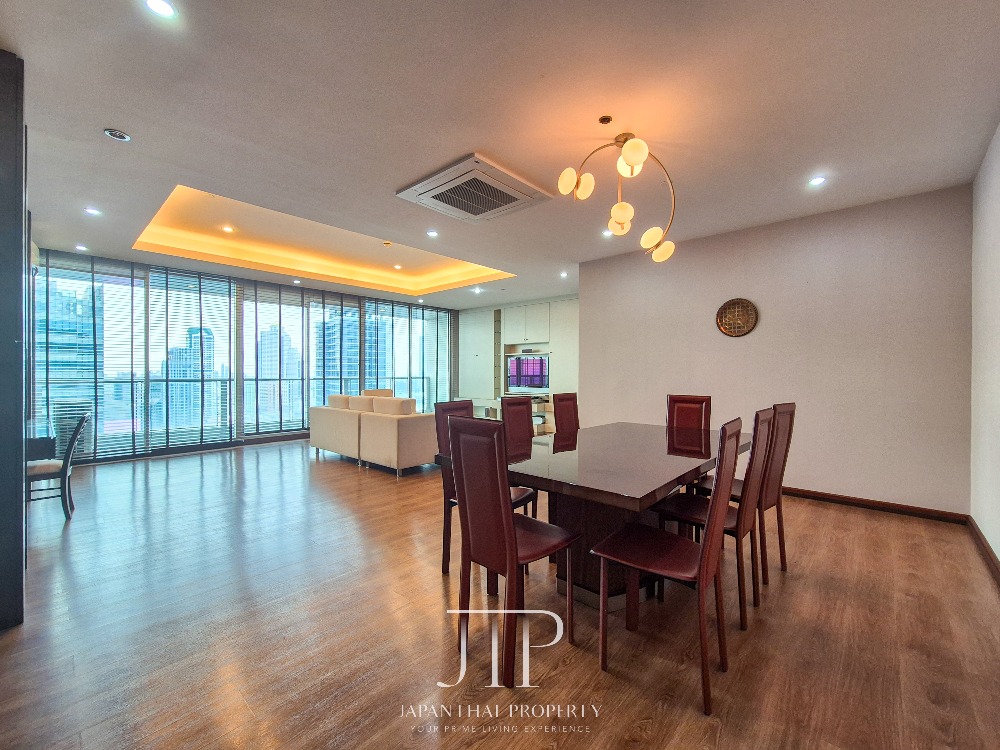 ให้เช่าคอนโดสาทร นราธิวาส : *Sky Villas Sathorn* 197sq.m high floor 3bed plus maid room for rent in Sathorn area.