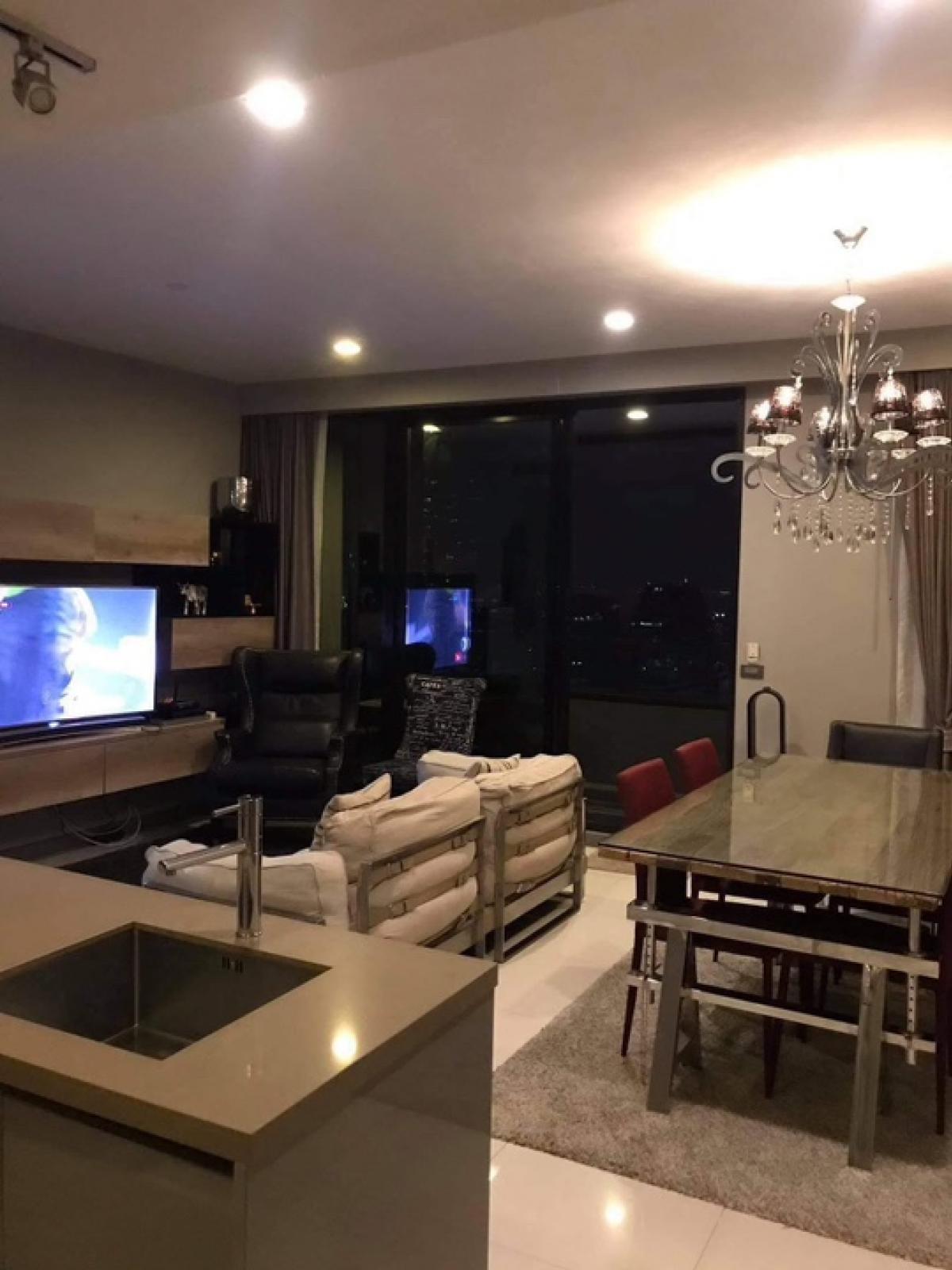 For SaleCondoSilom, Saladaeng, Bangrak : 📢👇  📢👇 Sell with tenant til 1 January 26( Rental price 65k)
Living with you pet at MSilom , fully furnished, unblocked view, near popular new project One Bangkok