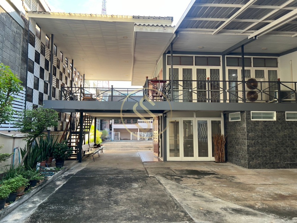 For RentHouseRatchathewi,Phayathai : Urgent for rent! Phahonyothin 14 house, land size 120 square wah, usable area 200 square meters, 2 bedrooms, 3 bathrooms, 1 multipurpose room, has a wide balcony.