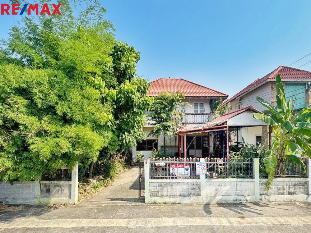 For SaleHouseNonthaburi, Bang Yai, Bangbuathong : Single house, Buathong Thani, 60 sq.wa., opposite Sombatburi Market, Kanchanaphisek Road, good location, near the Purple Line, cheapest price in the project.