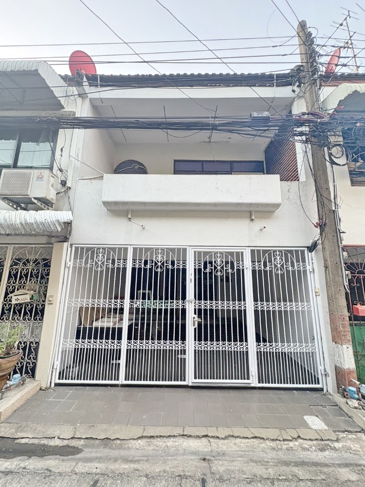 For RentTownhouseRatchadapisek, Huaikwang, Suttisan : HK0378😊 For RENT Townhouse for rent, 2 floors🚪2 bedrooms🚄near MRT Huai Khwang🏢Huai Khwang🔔House area: 21 sq m🔔Usable area: 150 sq m💲Rent: 17,000฿📞O99-5919653,O65-9423251✅LineID:@sureresidence