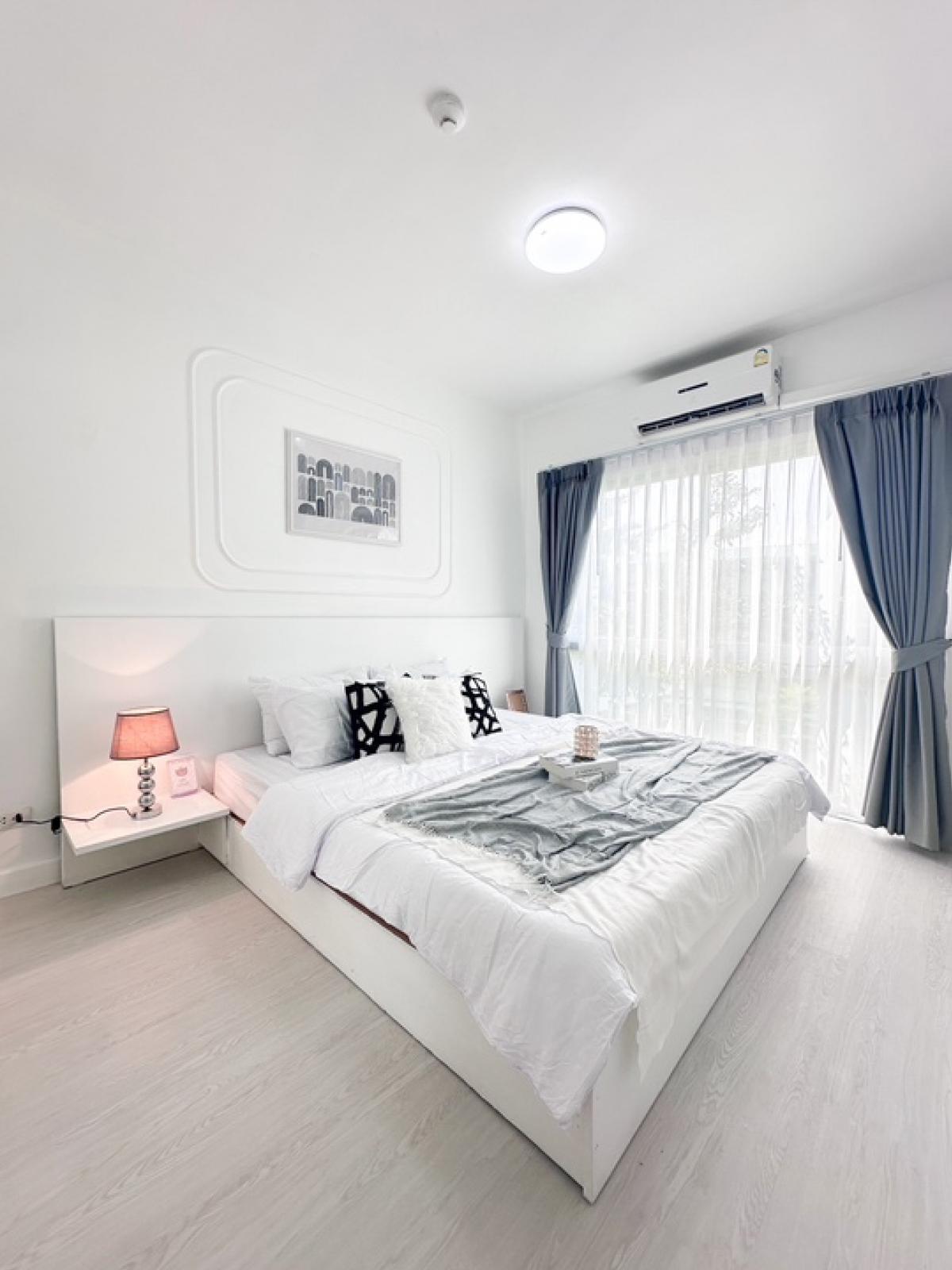 For SaleCondoOnnut, Udomsuk : Selling at a special price of 1.59 million baht 🔥 Room size 35 sq m., 5th floor, view of the swimming pool, newly decorated, ready to move in, electrical appliances, complete furniture. Interested, call: 063-442-8295