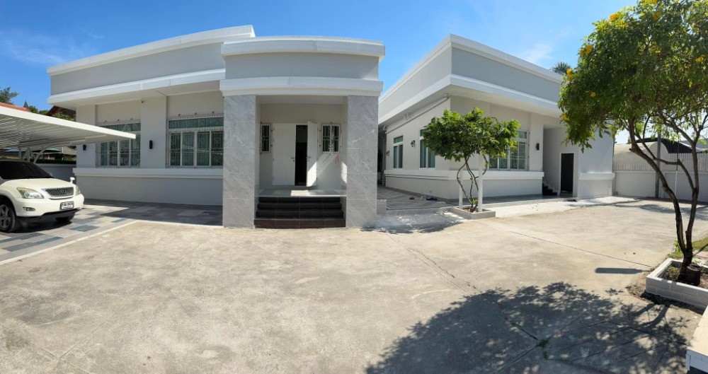 For RentHouseBangna, Bearing, Lasalle : 🔴240,000฿🔴🏘🏠 Single-storey house, Bangna ✅ Beautiful house, good location, near shopping malls 🎉🎉 Happy to serve 🙏 Interested, please contact 𝙇𝙄𝙉𝙀 (very fast response): 📱 Property code 6712-0408 📱: Line ID: @bbcondo88