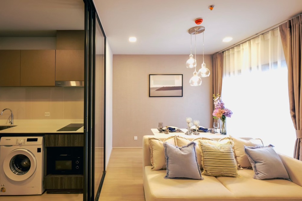 For SaleCondoLadprao, Central Ladprao : • 𝐋𝐈𝐌𝐈𝐓𝐄𝐃!! Plus SB furniture • 𝐋𝐢𝐟𝐞 𝐏𝐡𝐚𝐡𝐨𝐧-𝐋𝐚𝐝𝐩𝐫𝐚𝐨 • 𝟏 1 bedroom • 𝟑𝟓 sqm. • Starting at 𝟓.𝟎𝟒 million! • 𝐋𝐢𝐧𝐞 𝐈𝐃: 𝐕𝐚𝐬𝐬𝐢𝐥𝐲