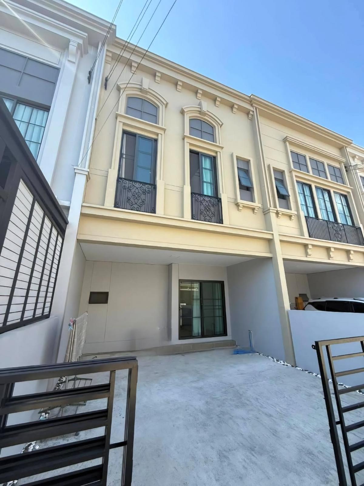 For RentTownhouseBangna, Bearing, Lasalle : 2-storey townhouse for rent, 19 sq m, Buanakarin Road, Bangna, near Mega Bangna