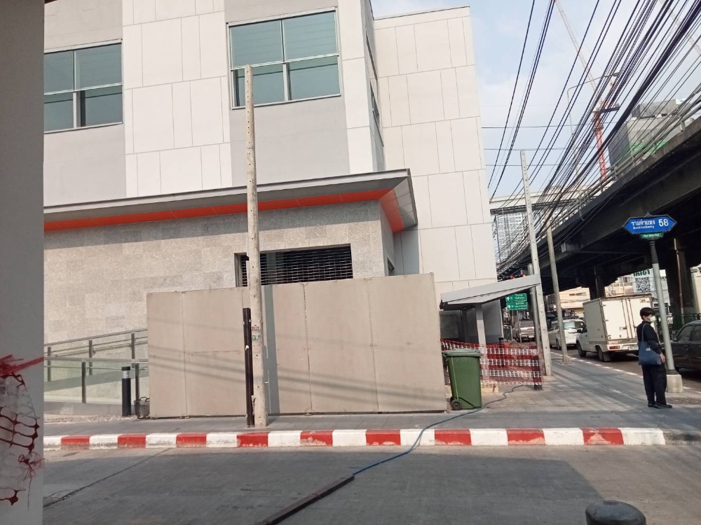 For SaleHouseLadprao101, Happy Land, The Mall Bang Kapi : For sale: 2-storey detached house with 16 apartment rooms, area 100 sq m., Soi Ramkhamhaeng 58 (Sueamsamphan 2), Hua Mak Subdistrict, Bang Kapi District, Bangkok, price 19,000,000 baht.