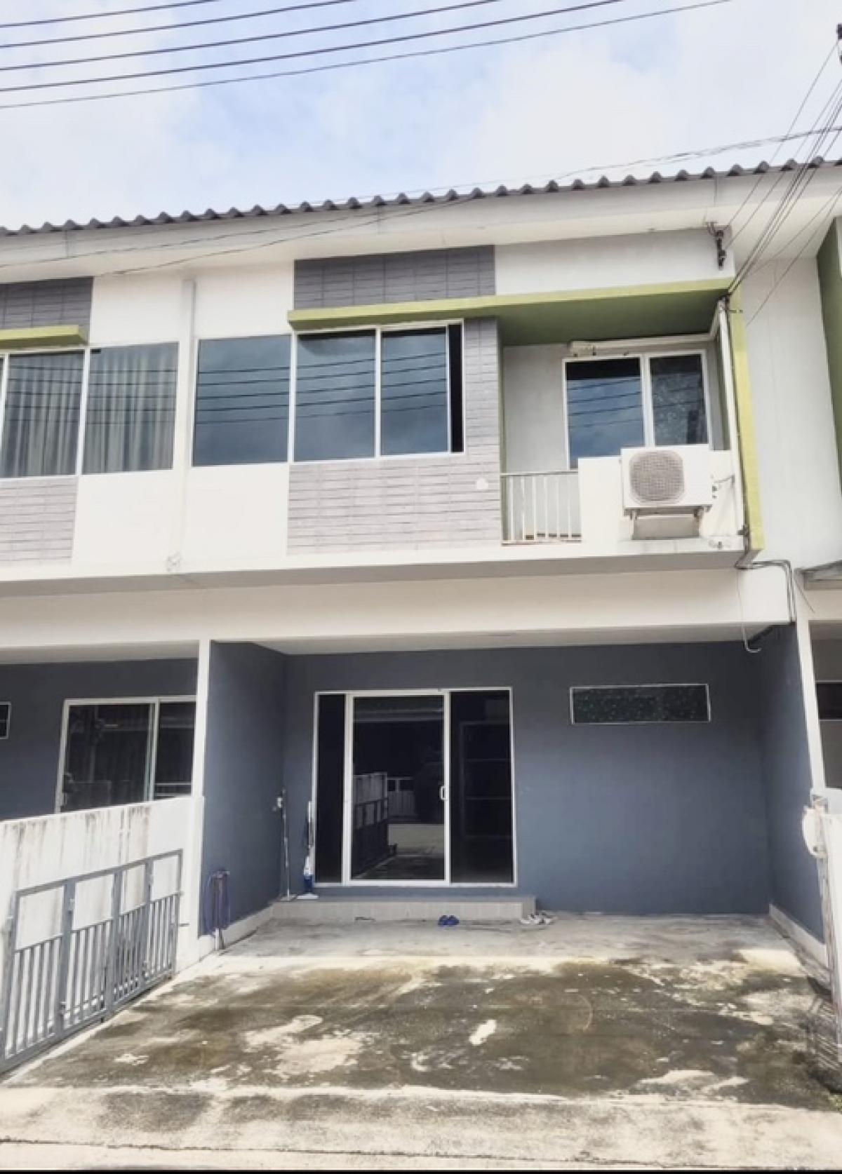 For RentTownhousePathum Thani,Rangsit, Thammasat : Townhouse for rent: The TrustTown, Wongwaen-Lam Luk Ka