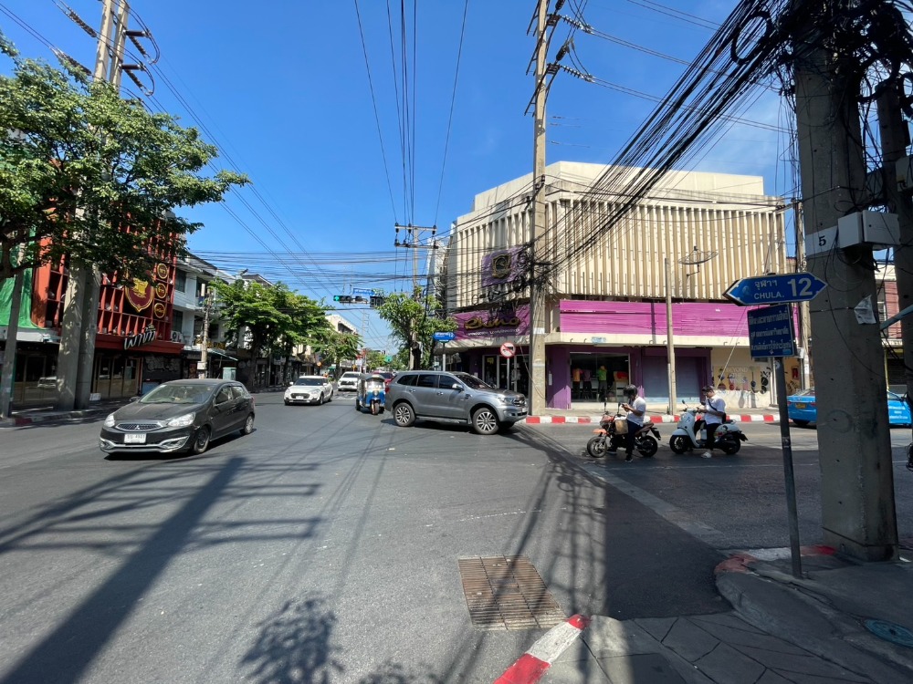 For LeaseholdShophouseSiam Paragon ,Chulalongkorn,Samyan : For sale: 2 shop-houses, corner of Soi Chula 12 on Banthat Thong Road