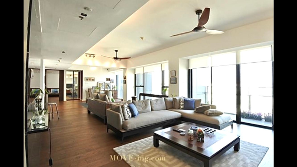 ขายคอนโดสาทร นราธิวาส : The Met: 3bed 3bath + maid 197sqm 34,000,000 Am: 0656199198