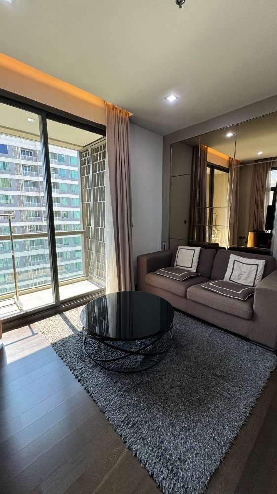 ให้เช่าคอนโดสุขุมวิท อโศก ทองหล่อ : THE XXXIX Sukhumvit 39 : 54 Sqm, 1BR/1BA, High floor, Unblocked view. Call 098-654-2399