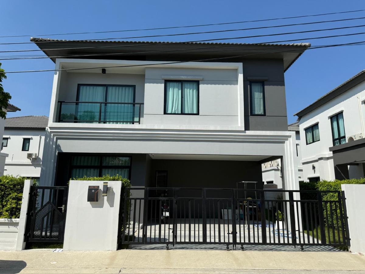 For SaleHouseNawamin, Ramindra : Grand Britannia Wongwaen-Ramintra Land area: 50 sq.w. Type: House, 3 bedrooms, 3 bathrooms, 2 spaces, 2 floors Furniture: Water pump, wardrobe, sofa, kitchen, bar