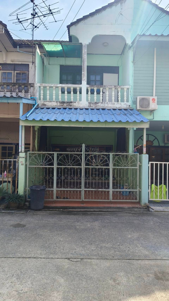 For SaleTownhouseVipawadee, Don Mueang, Lak Si : Selling less than 3 hundred thousand !! Townhouse, opposite Don Mueang Airport