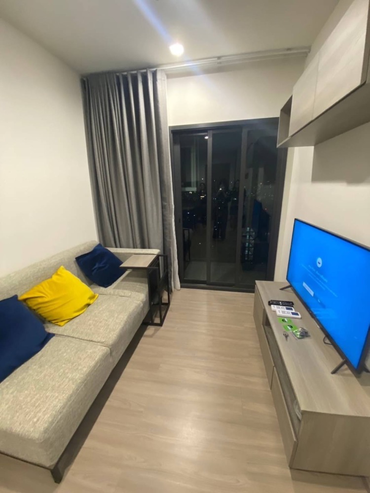 For RentCondoRama9, Petchburi, RCA : Condo for rent The Base Phetchaburi-Thonglor, fully furnished condo, ready to move in, close to Thonglor 400 meters, with Shuttle Van service, free pick-up and drop-off at MRT Phetchaburi!!