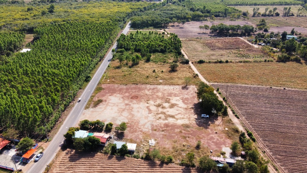 For SaleLandPrachin Buri : Land for sale, 4 plots, total 9 rai 47 sq m, Nong Phrong Subdistrict, Sri Maha Phot District, near Rojana Industrial Estate.