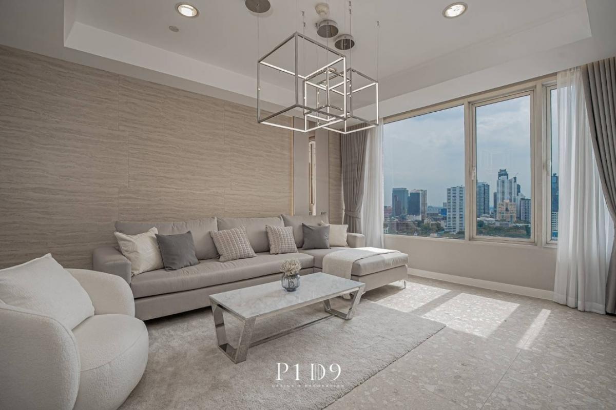 For SaleCondoSukhumvit, Asoke, Thonglor : 📢👇Newly renovated petfriendly place to live in one of the best area in BKK, easily traveling to Thonglor, Petchaburi, Ekamai, private lift, big balcony, unblocked city view , nice modern decoration, near Donki mall, ready to move in