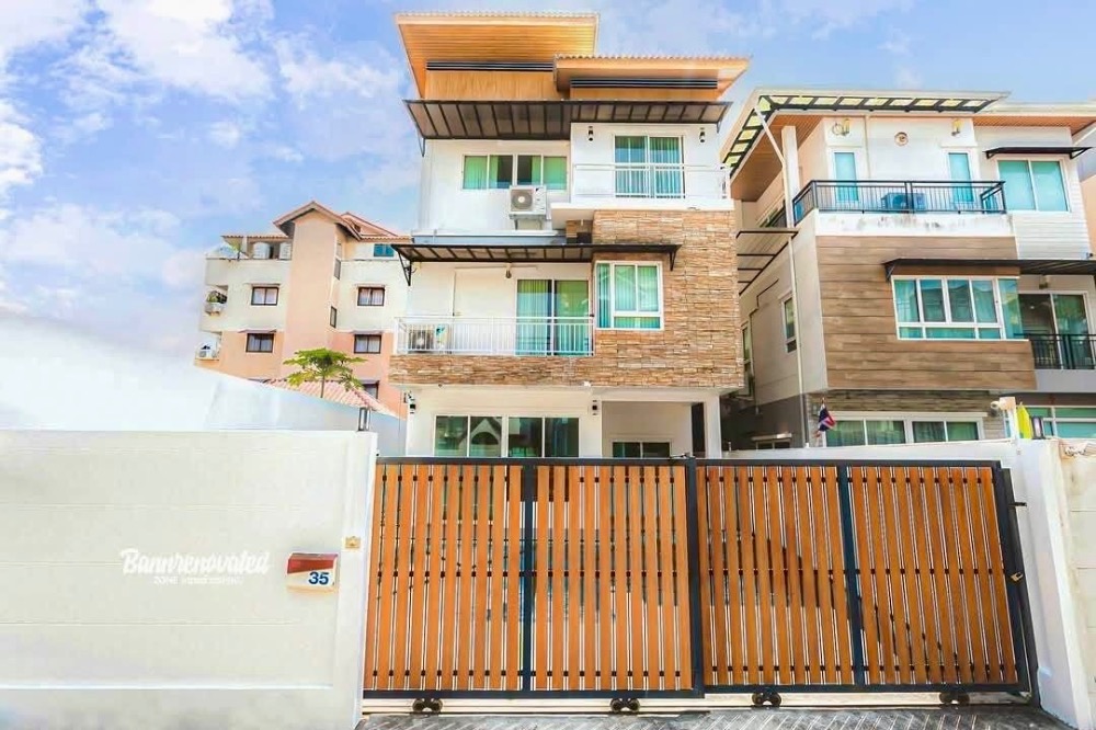 For SaleHouseLadprao101, Happy Land, The Mall Bang Kapi : ### 🌟 For sale: 3-storey townhouse, large size, Lat Phrao area 🚀 **📍 Area: Soi Lat Phrao 110, Intersection 4**