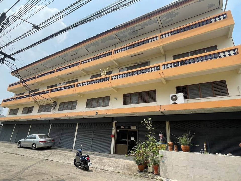 For RentShophouseOnnut, Udomsuk : HR2039 Commercial building for rent, 7 units, 4 floors, On Nut area, suitable for business, office, warehouse, stock.