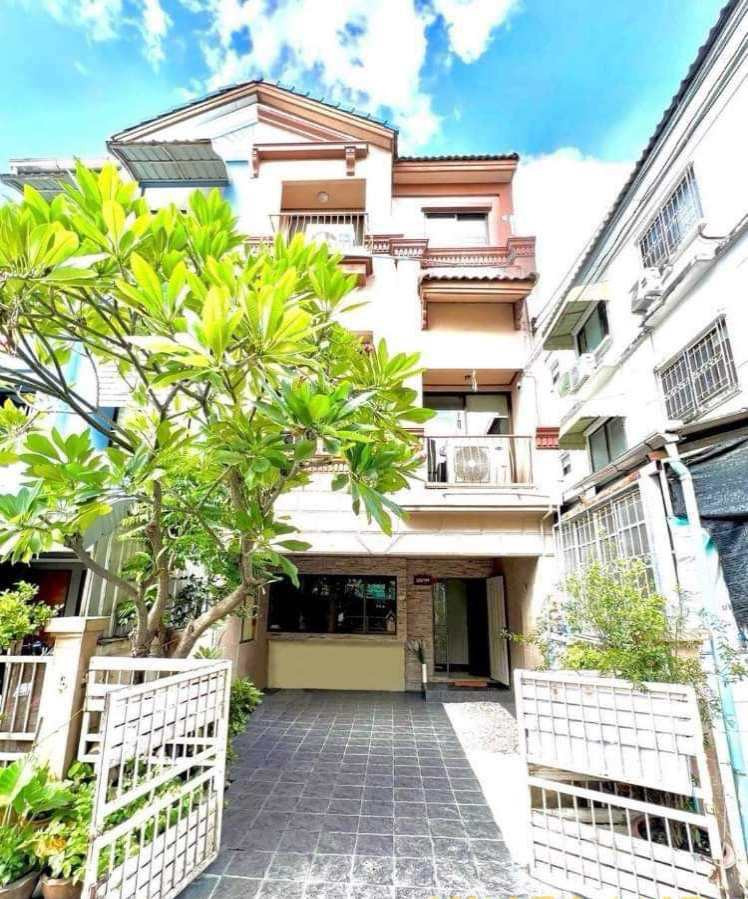 For RentTownhouseLadprao, Central Ladprao : HK0342😊 For RENT Townhouse for rent, 3 floors🚪3 bedrooms🚄near MRT Lat Phrao 71🔔Ratchada-Lat Phrao🔔House area: 27 sq m🔔Usable area: 170 sq m💲Rent: 29,000฿📞O99-5919653,O65-9423251✅LineID:@sureresidence