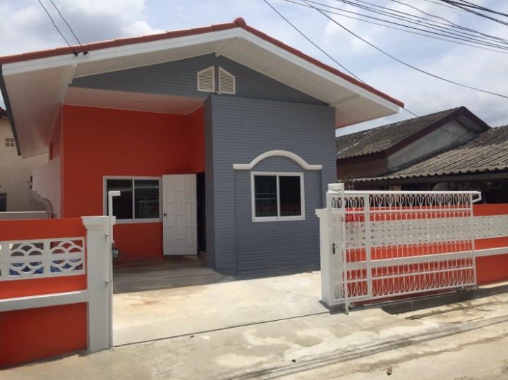 For RentHouseMin Buri, Romklao : Single house for rent, Keha Thani 4, near Nomklao Demonstration School, only 6 minutes away.