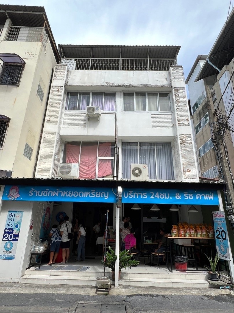 For SaleShophouseSapankwai,Jatujak : 2-unit commercial building, ready to operate a 24-hour coin-operated laundry business