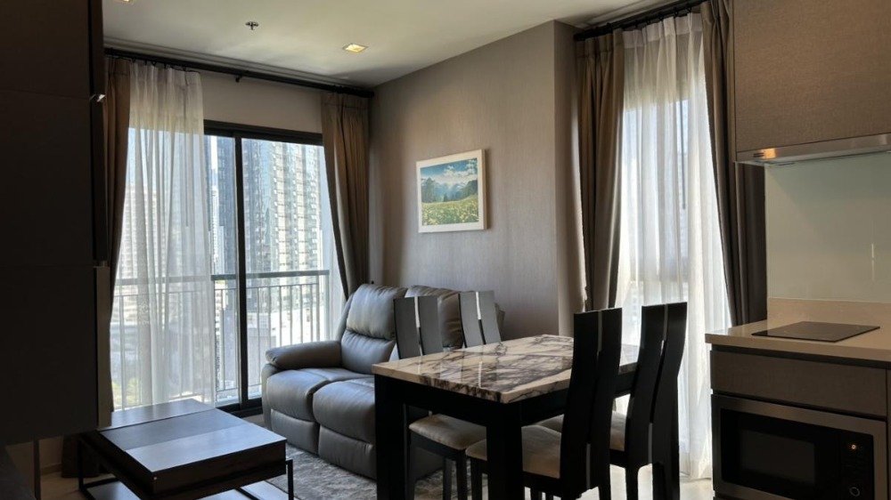 ให้เช่าคอนโดสุขุมวิท อโศก ทองหล่อ : Park24, 2Bed 2Bath, 55.50 Sqm. 40th floor, Beautiful view, New, fully furnished for rent