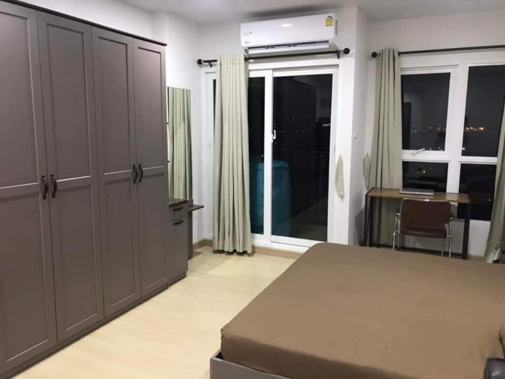 For RentCondoRamkhamhaeng, Hua Mak : For rent Supalai Veranda Ramkhamhaeng, 19th floor, Building B, size 30 sq m, SAT side, rent 13,000 baht per month, free wifi in the room, free common area, lots of parking spaces, Top shopping mall in the project, 2 entrances and exits, city center