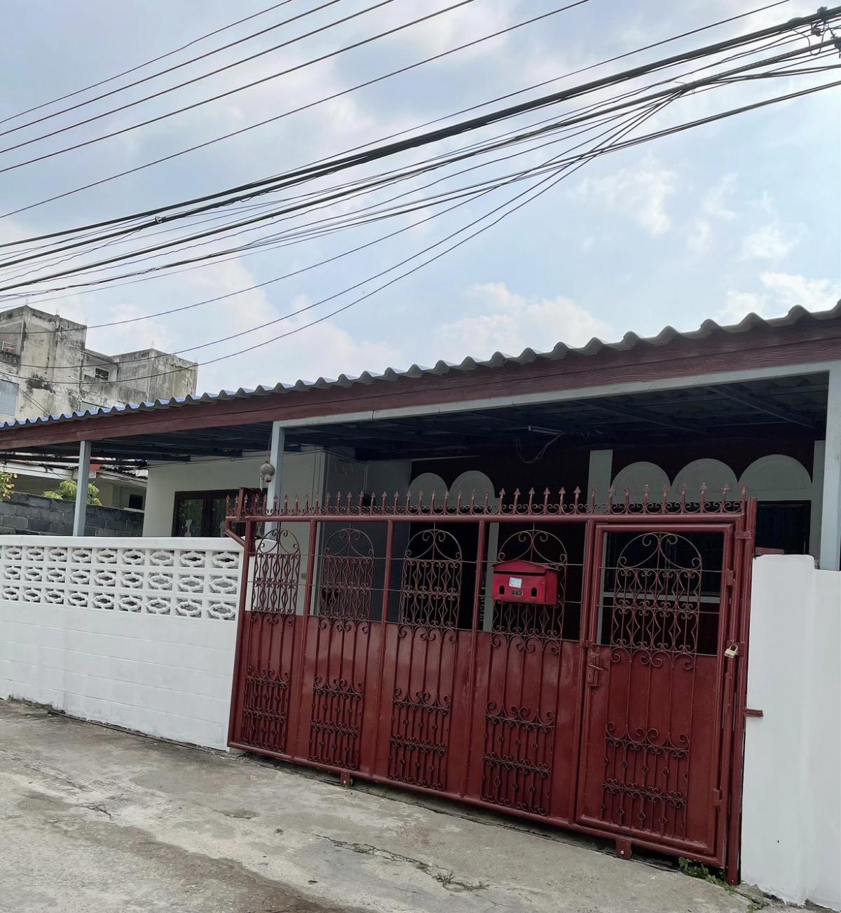 For SaleHouseRatchadapisek, Huaikwang, Suttisan : Single-storey detached house for sale, Lat Phrao 64, Soi 4, Ratchada - Sutthisan Road, near MRT Sutthisan