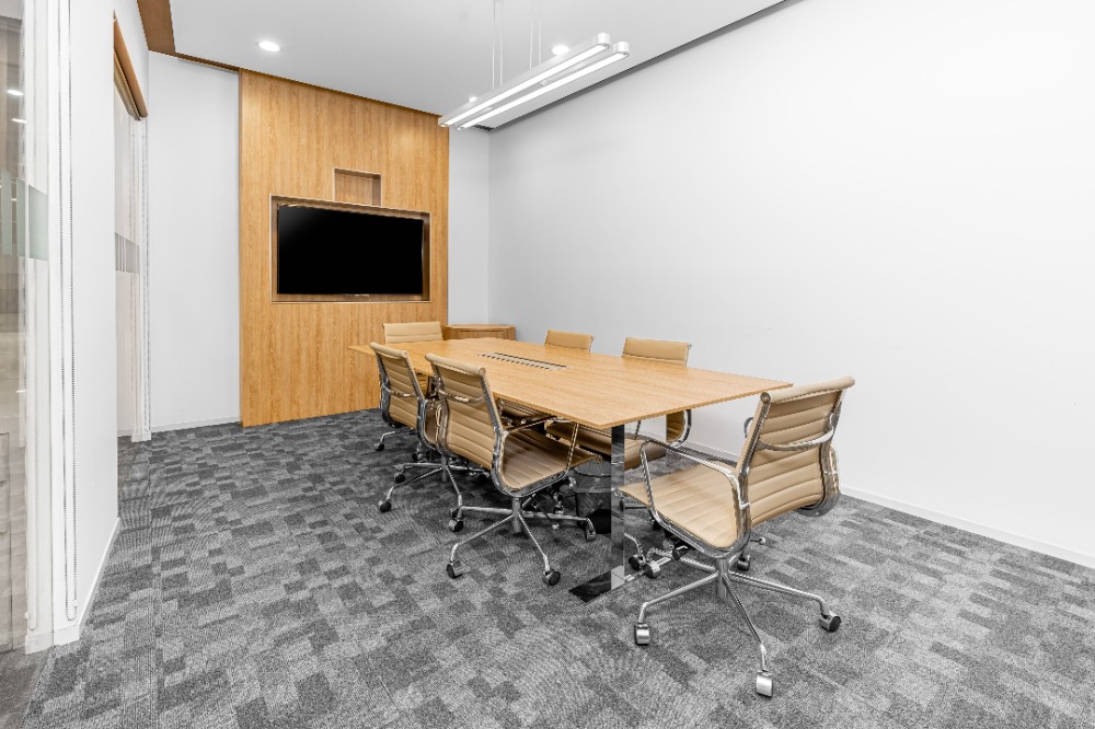 ให้เช่าพัทยา บางแสน ชลบุรี สัตหีบ : Open plan office space for 10 persons in Regus Brighton Grand