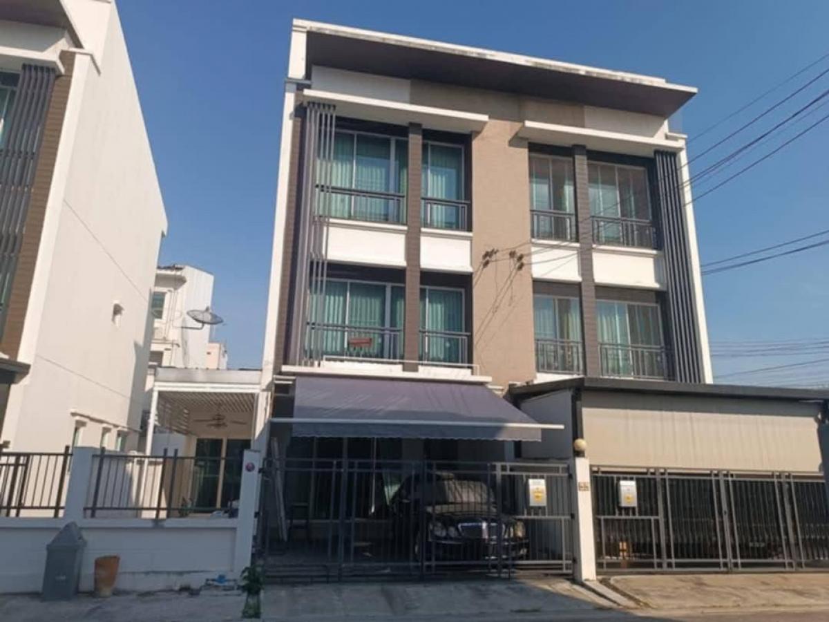 For RentTownhouseChokchai 4, Ladprao 71, Ladprao 48, : 30,900.- 3-storey townhouse, corner house, Baan Klang Muang, Chok Chai 4, near the market, near the expressway, Central Eastville