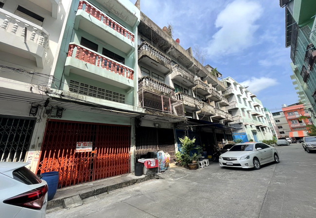 For SaleShophouseRama 2, Bang Khun Thian : Commercial building for sale, Rama 2 Road, Soi 11, area 33.4 sq m, 3.5 floors, 2 bedrooms, 3 bathrooms, good location, can do business