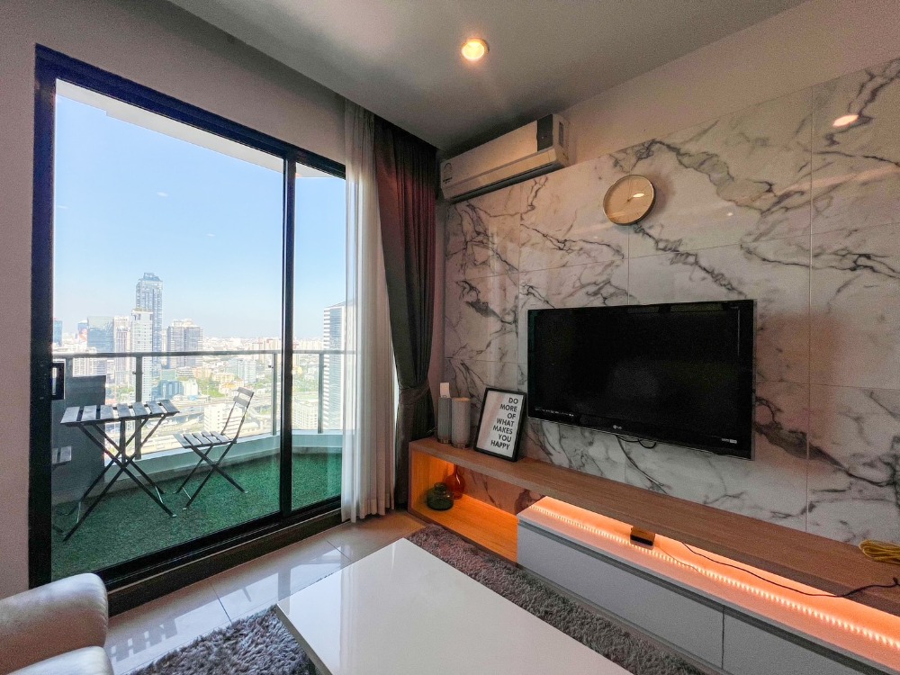 For SaleCondoRama9, Petchburi, RCA : Prime Business Location with Consistent Tenants! Only 150 meters from MRT! For sale: Supalai Premiere @ Asoke Condo, high-floor unit with stunning Rama 9 views.