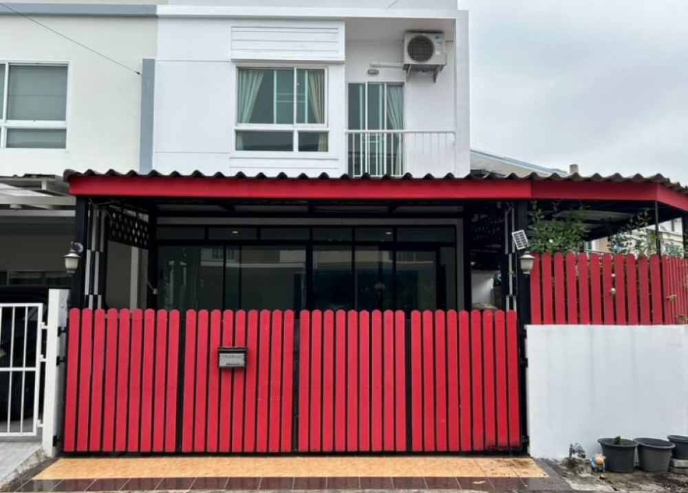 For RentTownhousePattanakan, Srinakarin : Townhome for rent, Villette lite, Phatthanakan 38, corner house, near Thanya Park, Airportlink Hua Mak and 2 more electric train lines