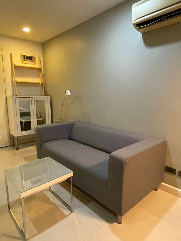 For RentCondoSukhumvit, Asoke, Thonglor : New room, just renovated. If you want to live in Thonglor with a budget of less than 20,000, you must go to Clover Thonglor.