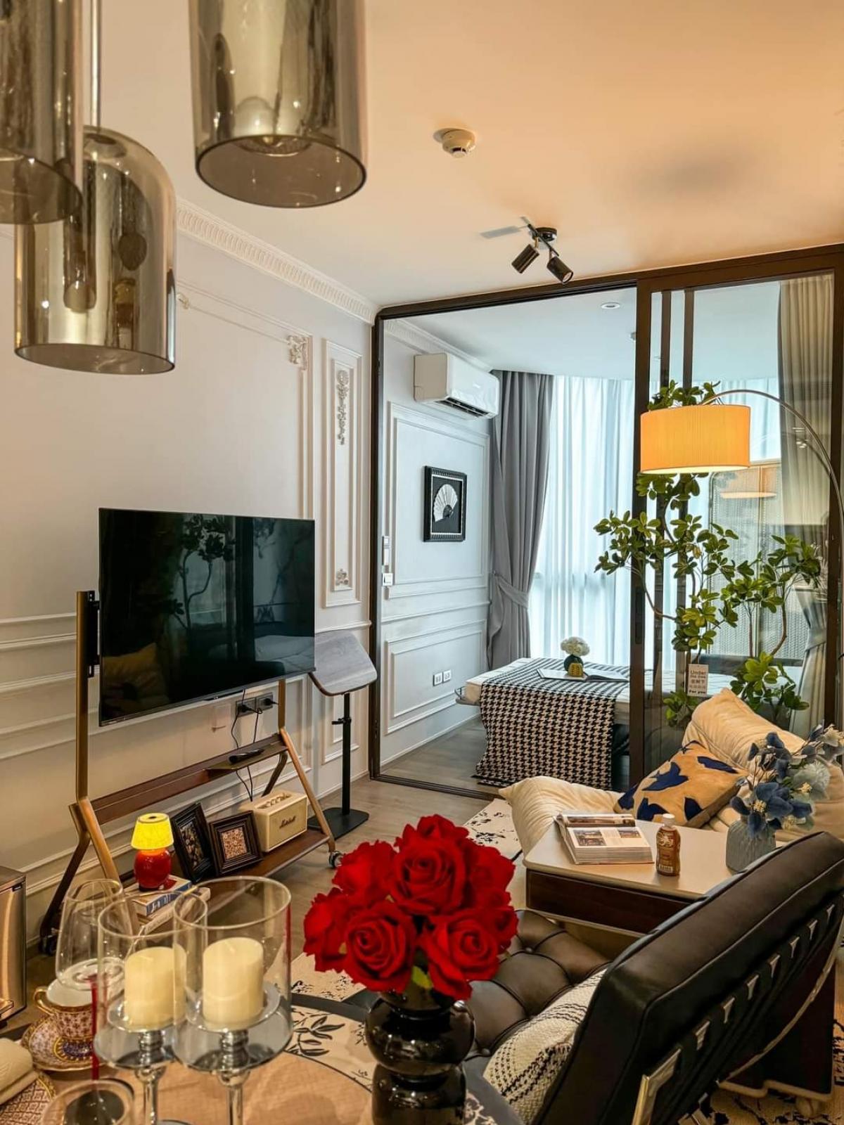 For RentCondoSukhumvit, Asoke, Thonglor : For rent, luxury condo, Sukhumvit 10, 2 bedrooms, short-term contract, Fynn Asoke, Sukhumvit Soi 10 🎉Move in with all necessities🎉🔷Secondary bedroom can be converted into a study (office)🔷Unit size: 41 sq.m. Bedrooms: 2 (1 + 1) Bathrooms: 1 Living room: 1