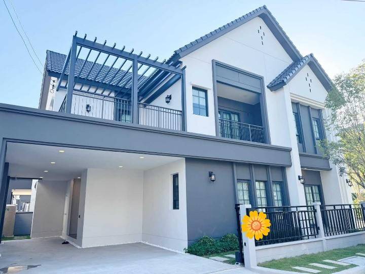 For RentHouseBangna, Bearing, Lasalle : #For rent, 2-storey detached house, luxurious, 4 bedrooms, 5 bathrooms, Centro Bangna, house number 98/99, with furniture #near MegaBangna, rental price 150,000 baht / month