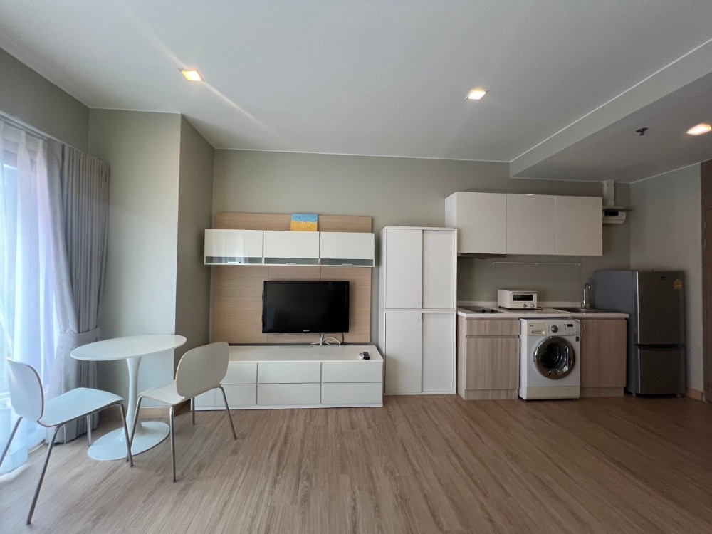 For RentCondoSukhumvit, Asoke, Thonglor : For rent Noble Reveal Ekkamai 1 bedroom 1 bathroom, beautiful room, near Gateway Ekkamai and BTS Ekkamai, convenient transportation