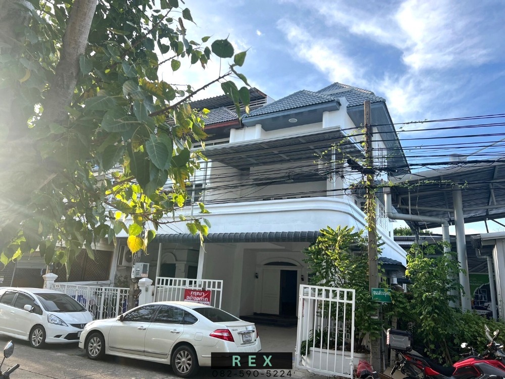 For RentHome OfficeRamkhamhaeng, Hua Mak : For rent: Home Office 4 floors, Town in Town (Town in Town), Lat Phrao 94, usable area over 300 sq m.