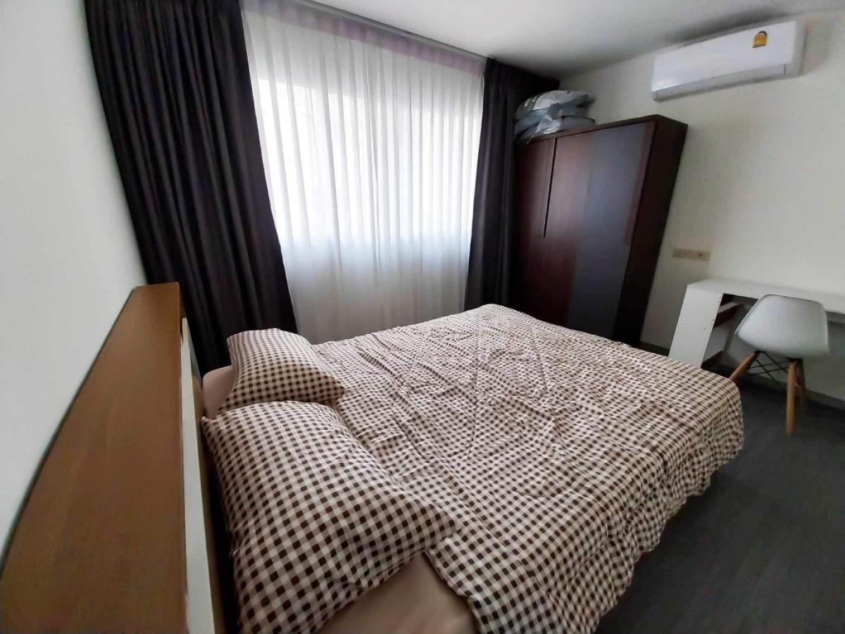 For RentCondoOnnut, Udomsuk : For rent: Lumpini Center S77, spacious room, divided into sections, near BTS On Nut, fully furnished and equipped with electrical appliances, price 10,000 baht.