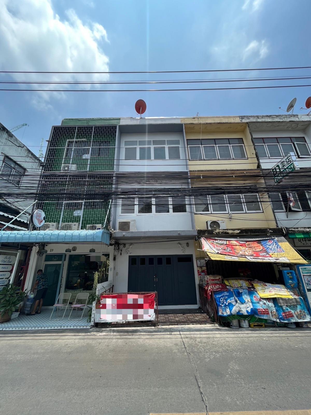 For RentShophouseSukhumvit, Asoke, Thonglor : Agent PostCommercial building for rent Ekkamai(BTS Ekamai 550 meters)