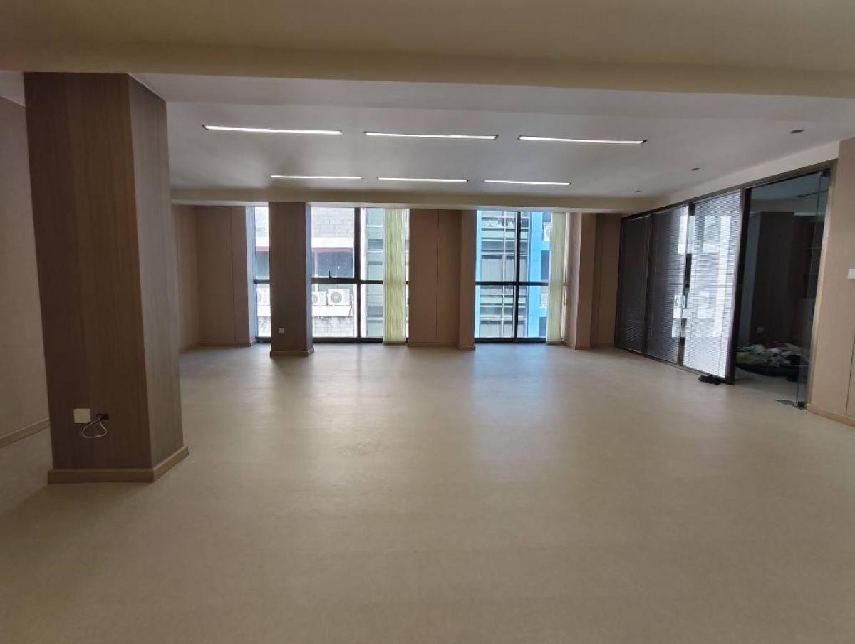 For RentOfficeRatchadapisek, Huaikwang, Suttisan : Office for rent with furniture Ratchada-Huai Khwang(MRT Sutthisan 700m)