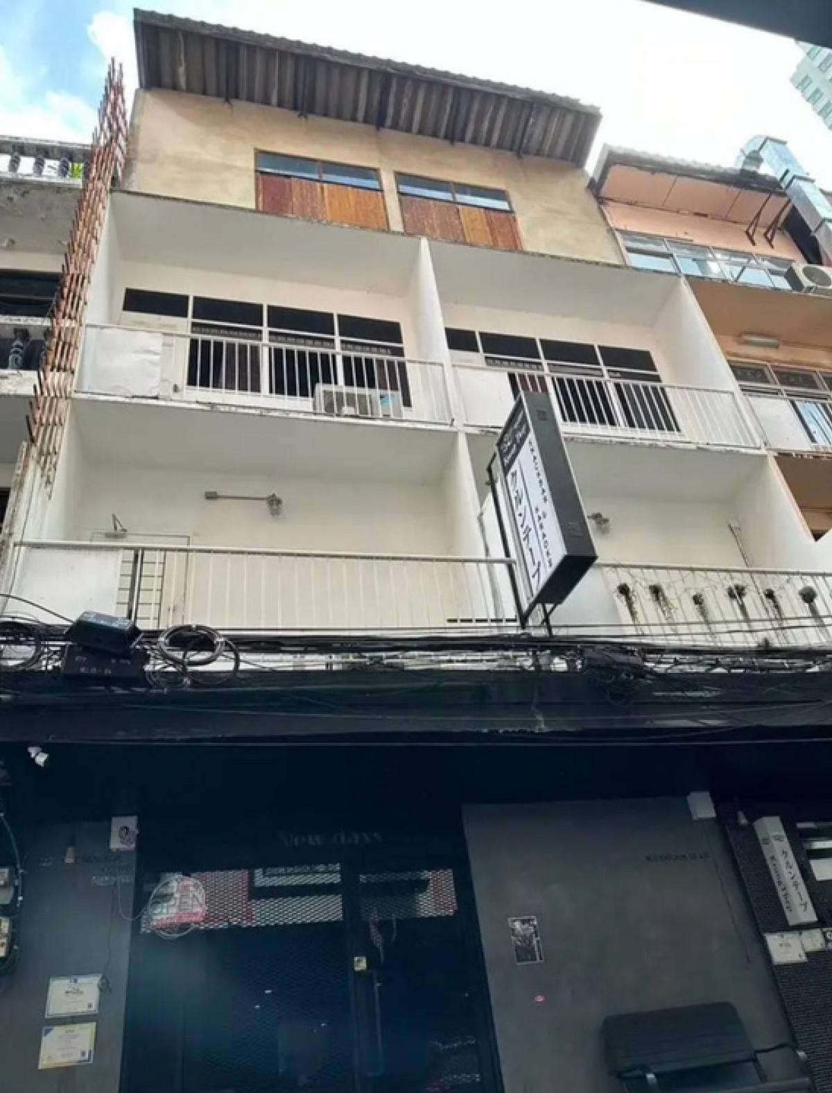 For RentRetailSukhumvit, Asoke, Thonglor : Rental : Commercial Building In Prompong , 4 Storeys , 350 sqm ** Spa / Massage / Restaurant / etc ** 🔥🔥Rental Price : 200,000 THB / Month🔥🔥More Information📱Tel : 0619979915 / Kat📱Line : 0619979915 #realestatethailand #เซ้งร้าน #เซ้งร้านอาหาร #เ