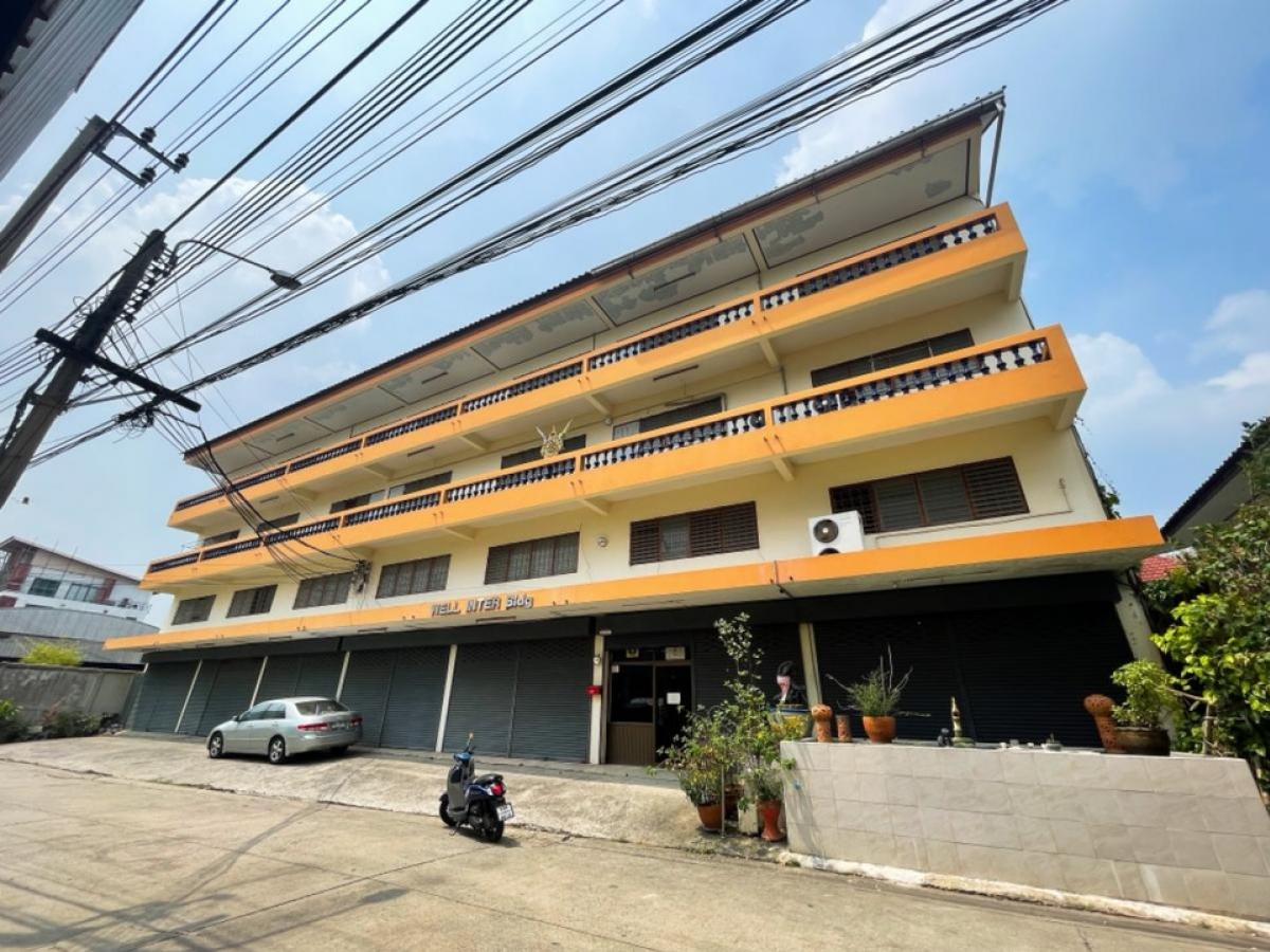 For RentShophouseOnnut, Udomsuk : 🏢Commercial building for rent, Sukhumvit 50🏢 7 units, 4 floors, usable area 1,134 square meters - with parking space in front of the building for several cars