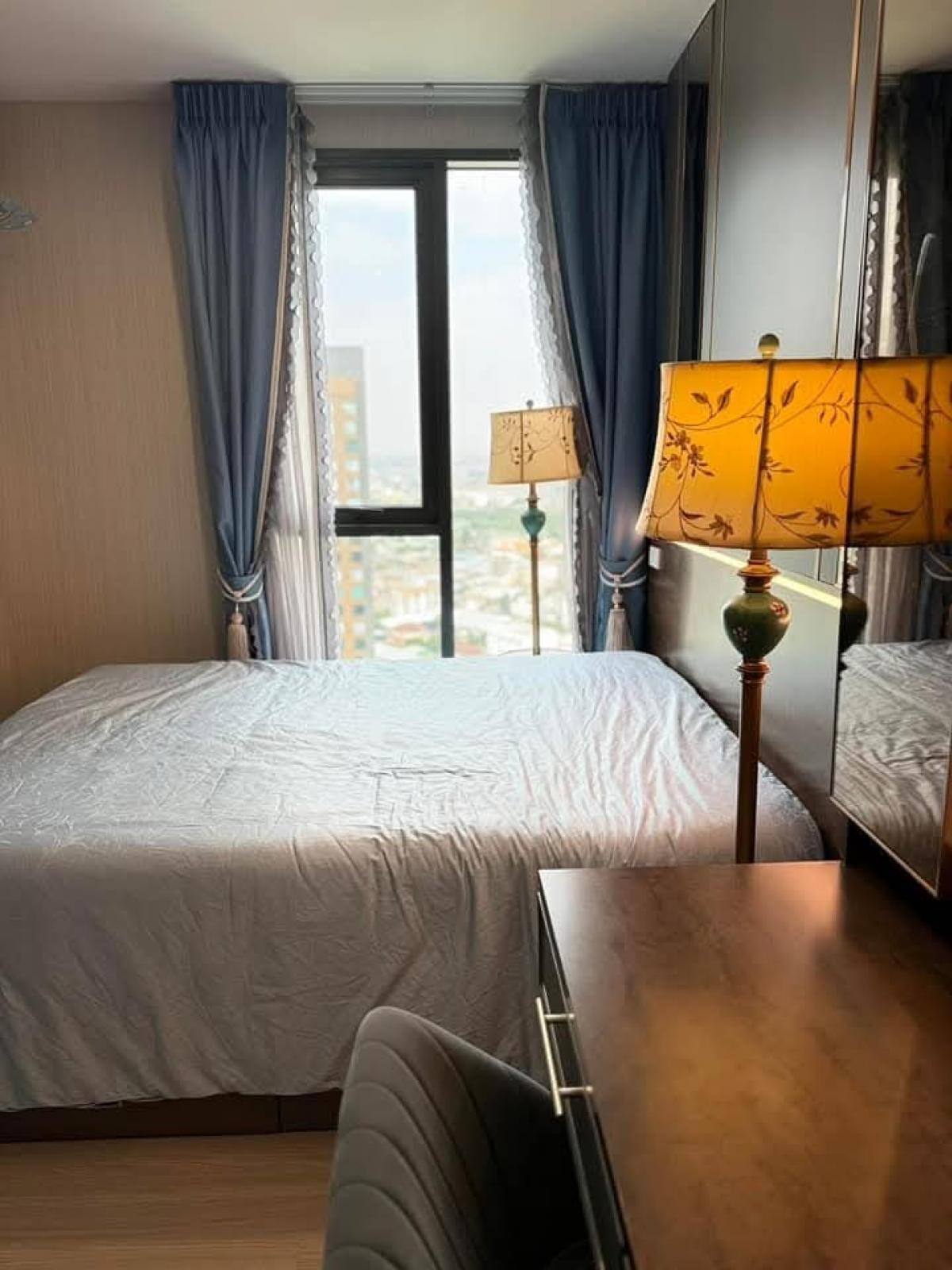 For RentCondoBang kae, Phetkasem : For rent: The Parkland Phetkasem 56, next to MRT Phasi Charoen, opposite Future Bang Khae shopping mall, beautiful room, ready to move in, complete with furniture and electrical appliances.